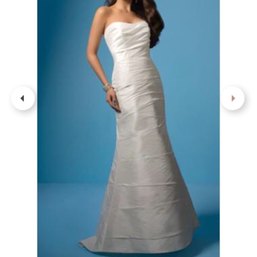 Alfred Angelo 701 diamond white wedding dress